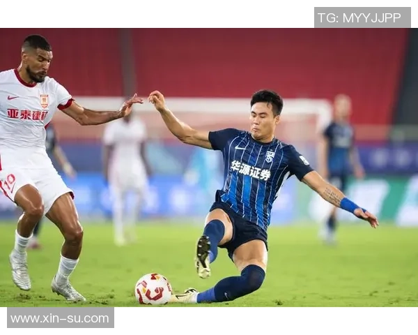 武汉足球队中路突破革新探讨与战术解析助力球队崛起